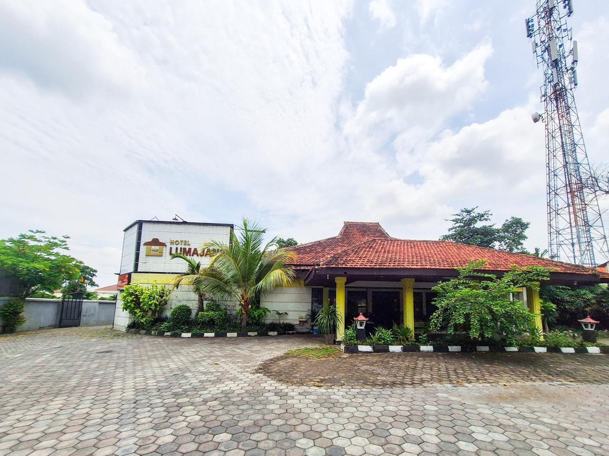 Reddoorz Near Stadion Semeru Lumajang Jawa Timur Экстерьер фото